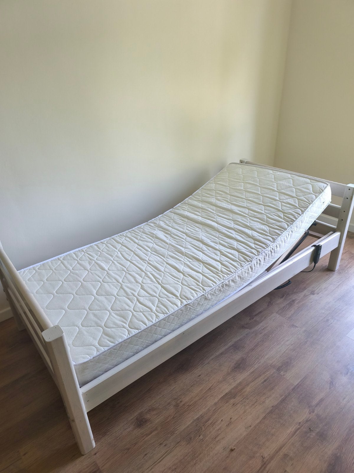 Lit médicalisé électrique Flexa 90x200 + matelas, Enlèvement, Une personne, Bois, 200 cm