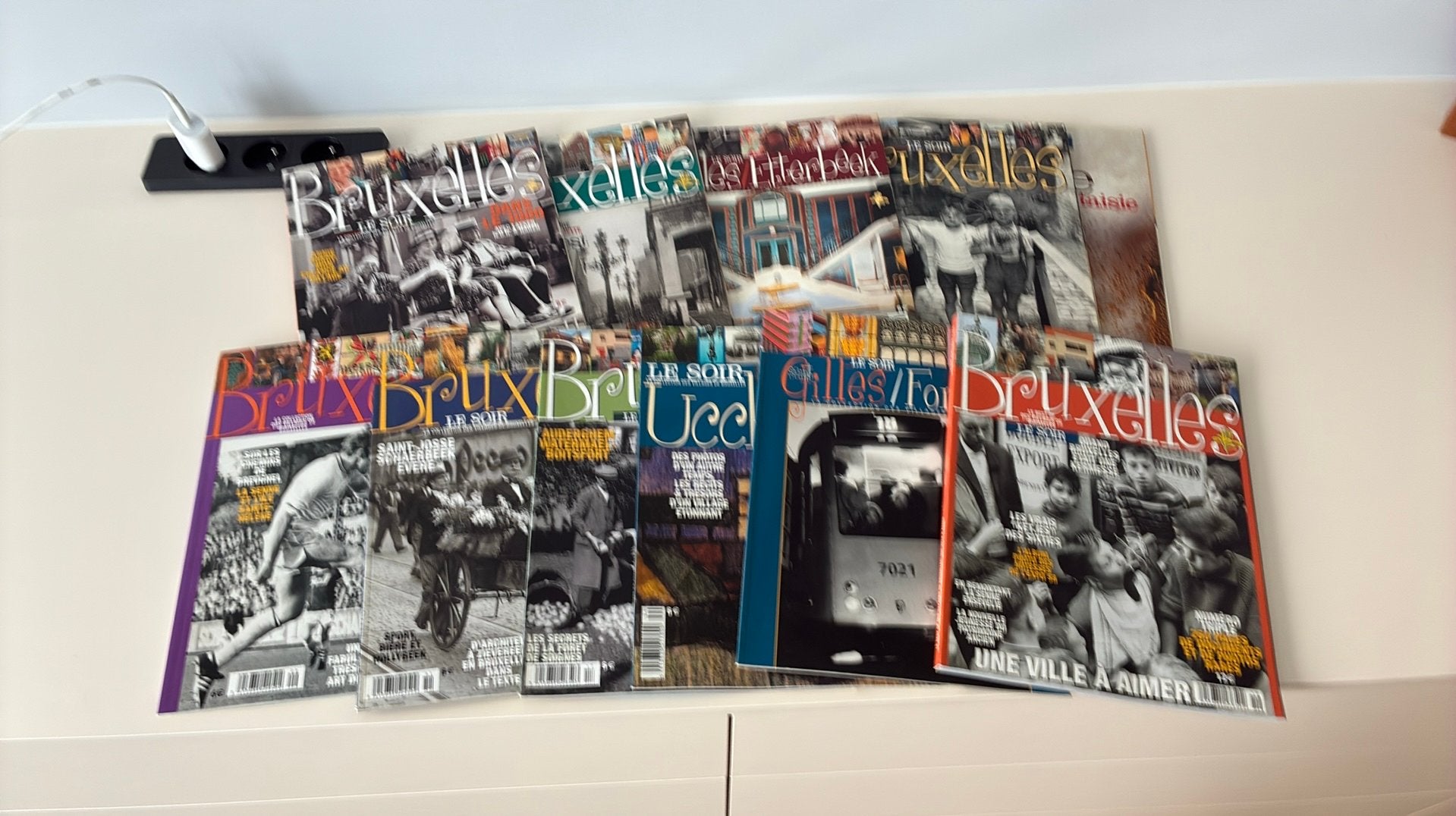 Le soir - 11 tomes Collection des villages de Bruxelles, Enlèvement ou Envoi, Comme neuf, Autres types