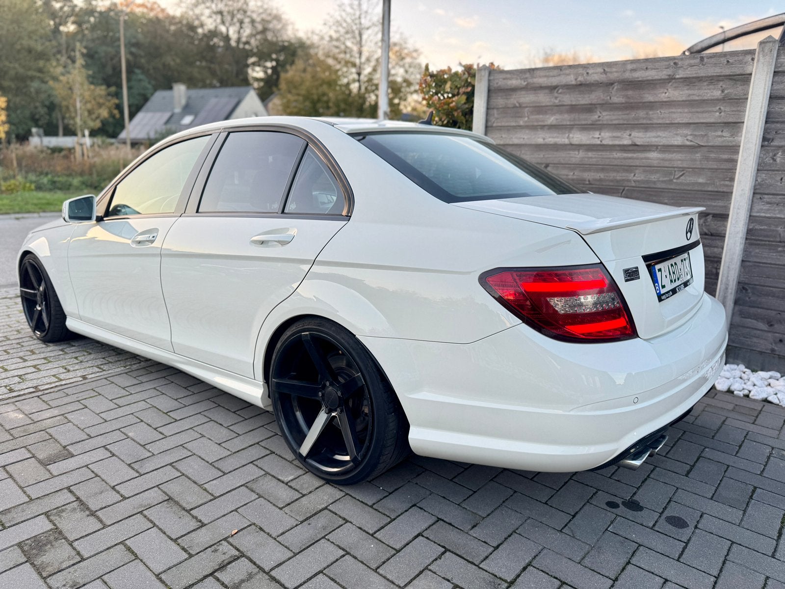 MERCEDES BENZ C180 BENZINE AMG PACK | VOSSEN/NAVI | GARANTIE, Auto's, Dealer onderhouden, Achterwielaandrijving, Zwart, Leder en Stof