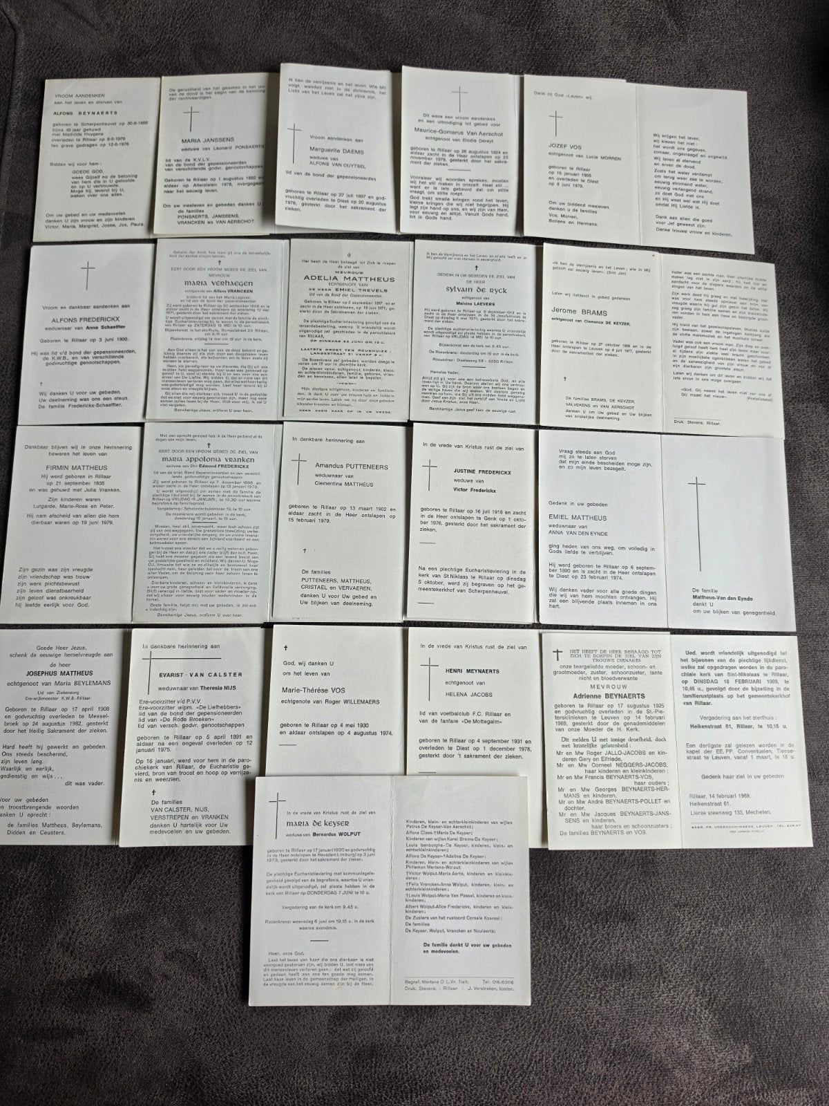 21 Doodsprentjes Rillaar, Verzamelen, Bidprentjes en Rouwkaarten, Ophalen of Verzenden