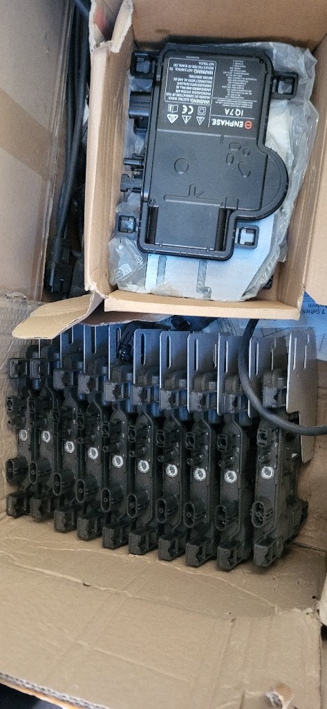 micro-ond. Enphase IQ7A (10x) + relais Q, gateway, câble, Bricolage & Construction, Enlèvement, Neuf, Système complet, 200 watts-crêtes ou plus