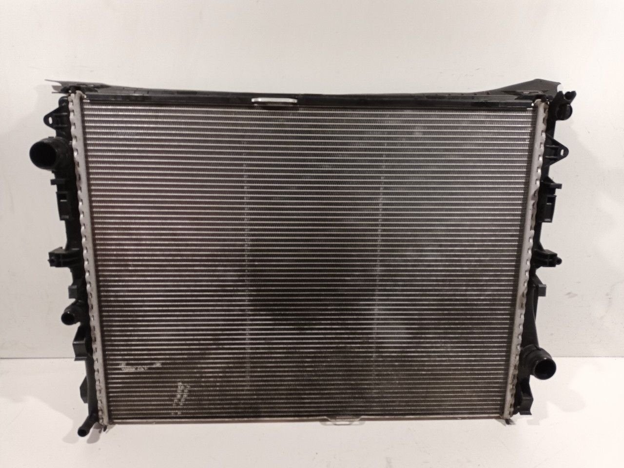 Radiateur Mercedes-Benz E-Klasse, Onderdelen@venauto.nl, Van der Ven Autorecycling B.V., Ettenseweg 76, 4706 PB Roosendaal, The Netherlands