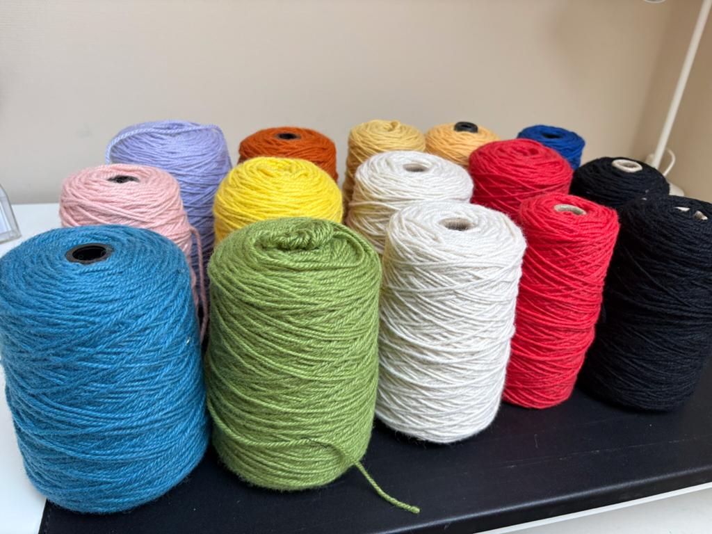Tufting bobijnen en doek, Ophalen, Zo goed als nieuw