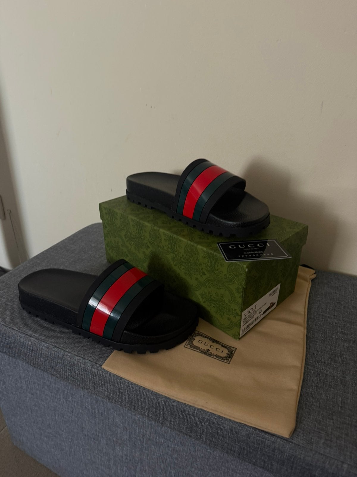 Nouvelles diapositives, Enlèvement, Chaussons