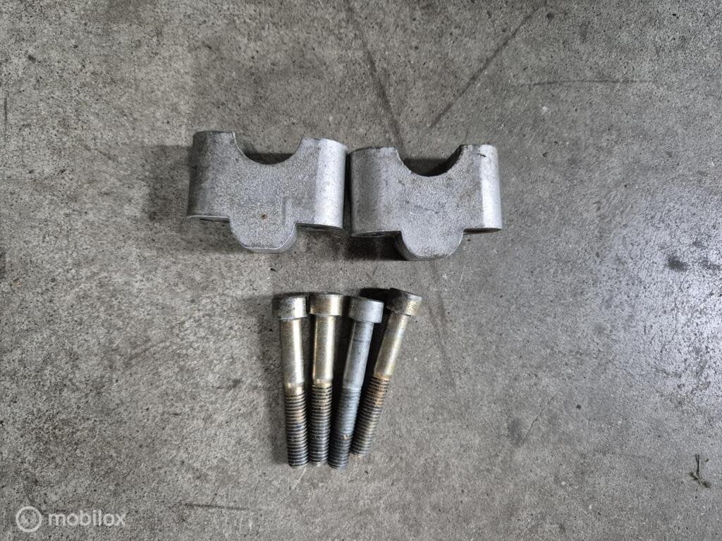 Stuurverhogers 22 mm stuur Monster 600 620 900 Multistrada, Gebruikt, Factorystore.service@ducati.com, Ophalen of Verzenden, Via Antonio Cavalieri Ducati, 74/5, 74/6, 40132 Bologna BO