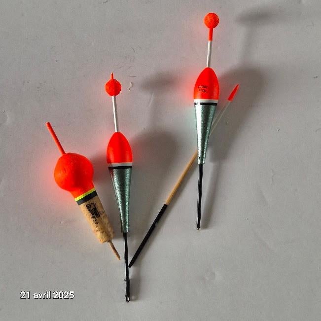 Lot de 3 flotteurs  de la même collection, pour carnassiers, Envoi, Neuf, Flotteur ou Plomb