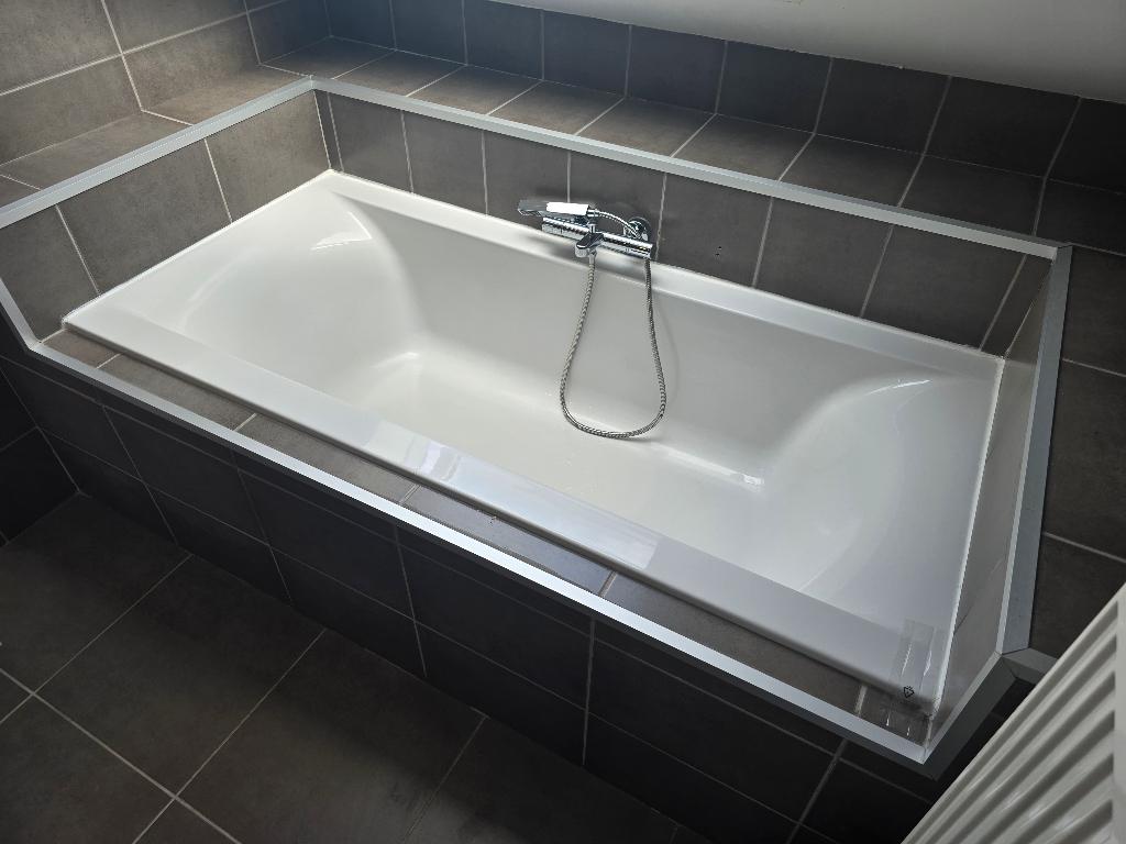 Baignoire de marque Viega, Bricolage & Construction, Enlèvement, Baignoire