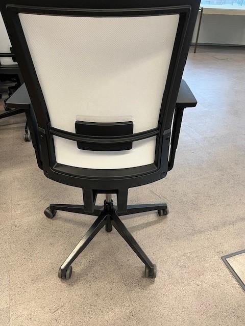 Chaise sur roulettes pour bureau professionnel, Maison & Meubles, Enlèvement ou Envoi, Ergonomique, Comme neuf, Chaise de bureau