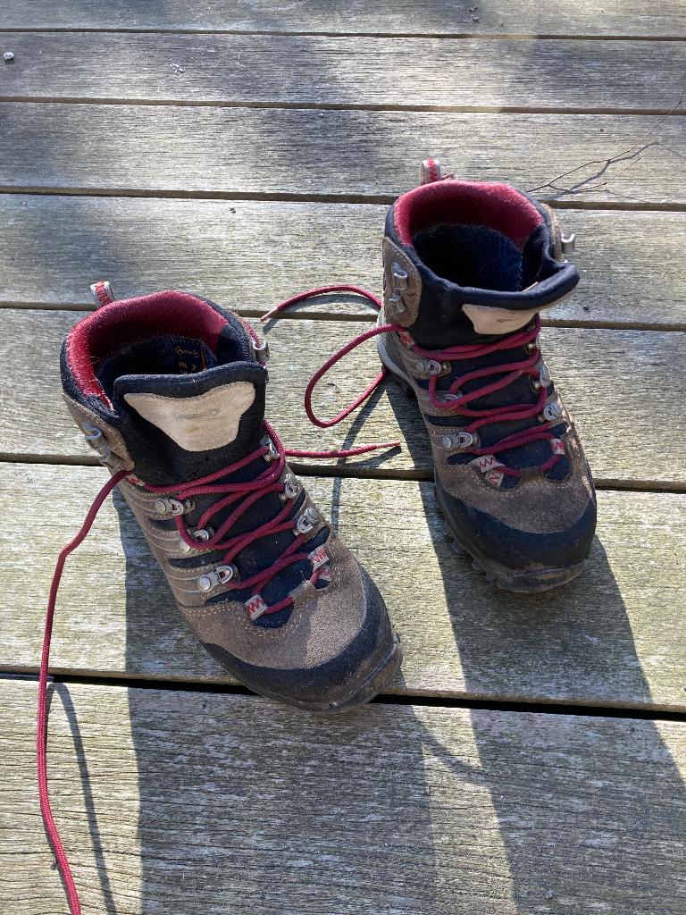 AKU Wandelschoenen maat 35, Sport en Fitness, Bergsport en Wandelen, Gebruikt, Schoenen, Ophalen of Verzenden