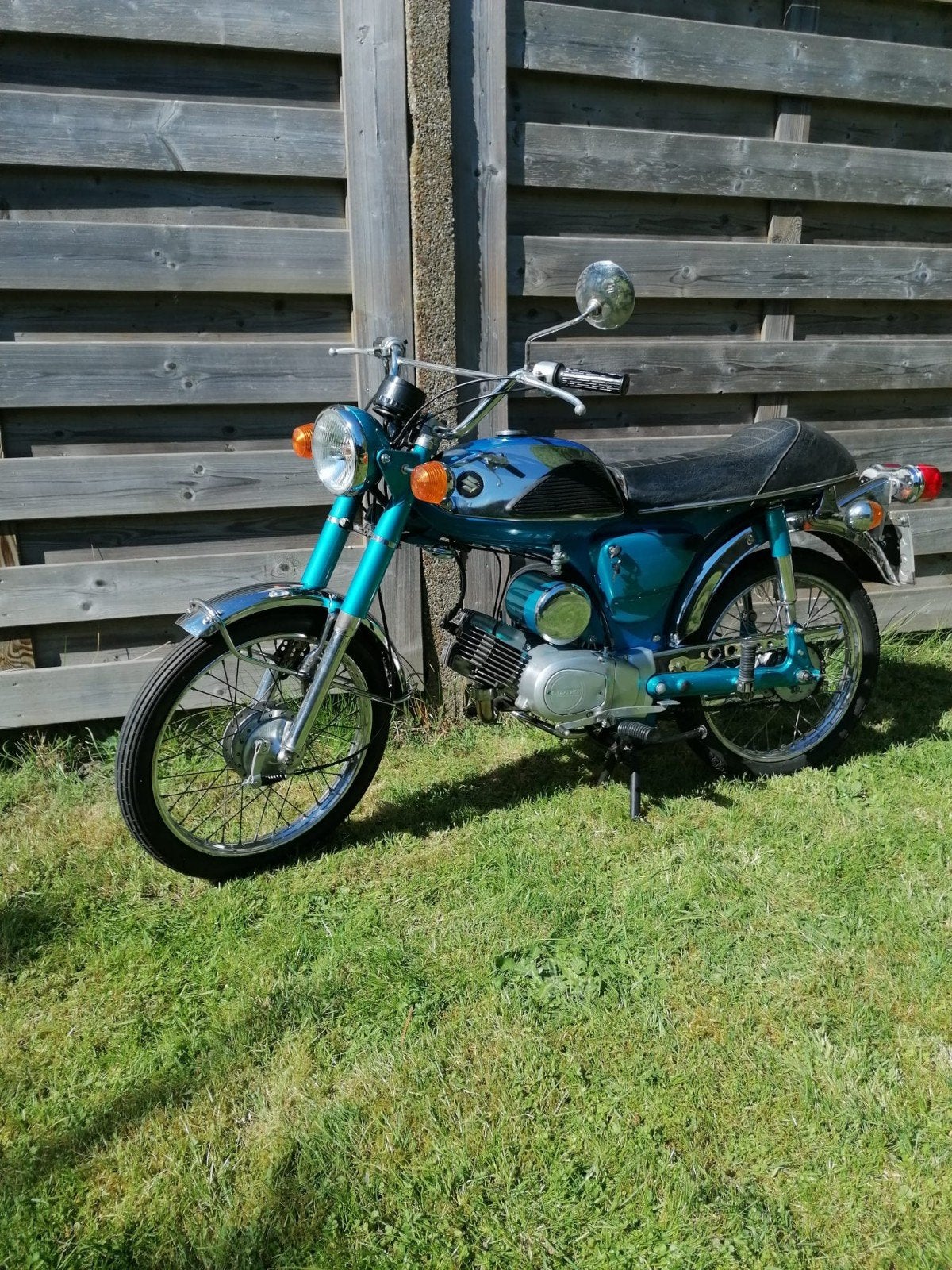 Suzuki A 100, Motoren