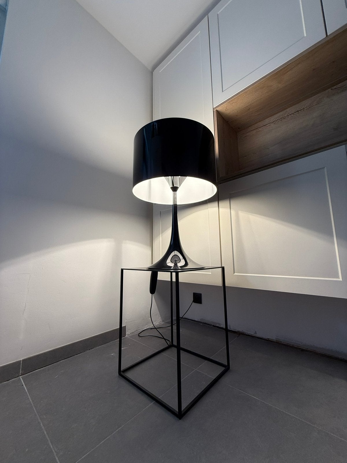 FLOS Spun Light T2, Met schakelaar, Glas, Zo goed als nieuw, Zwart