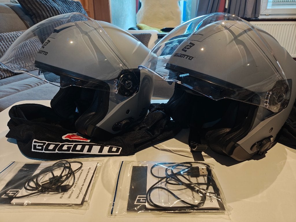 2x jet helm bogotto met ingebouwd bluetooth/intercom, Motoren, Kleding | Motorhelmen, M, Dames, Jethelm, Tweedehands