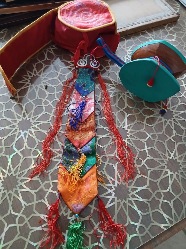 Tambour Damaru tibétain, Enlèvement