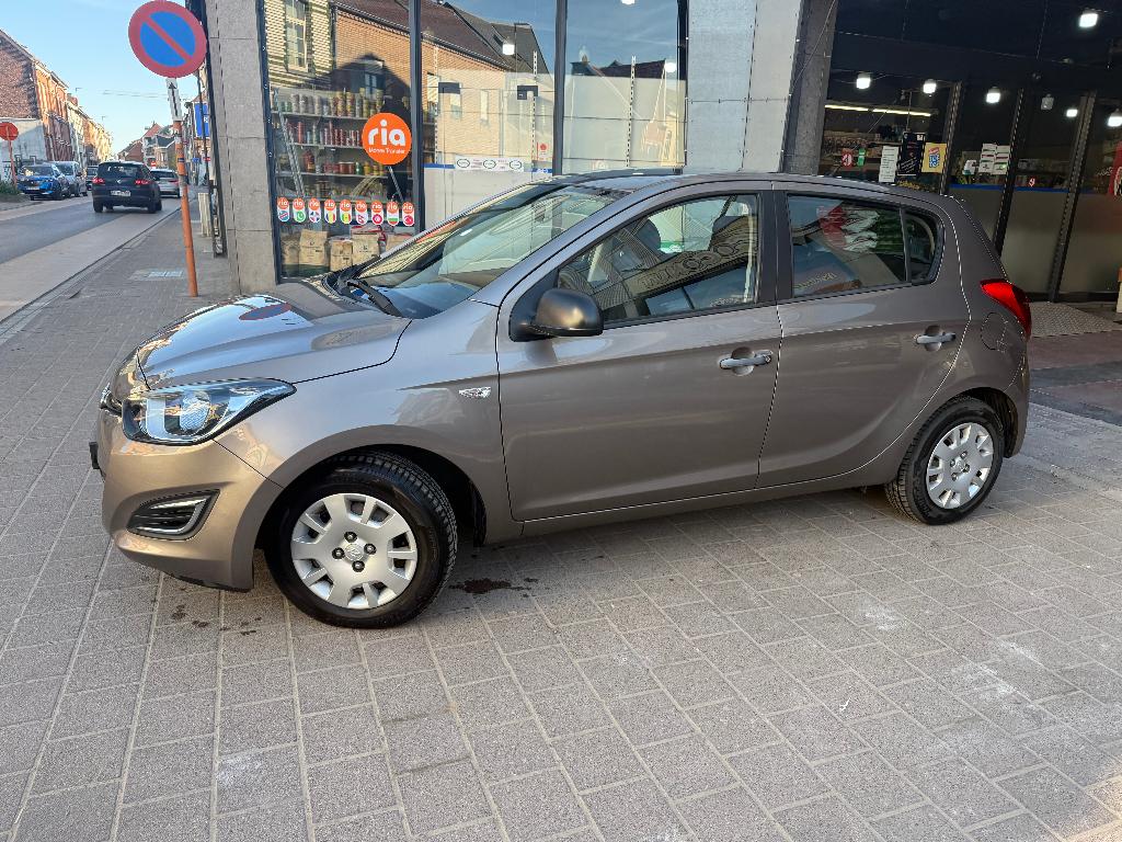 Hyundai i20 1200cc benzine met 95000km, Achat, Entreprise, Noir, 5 portes
