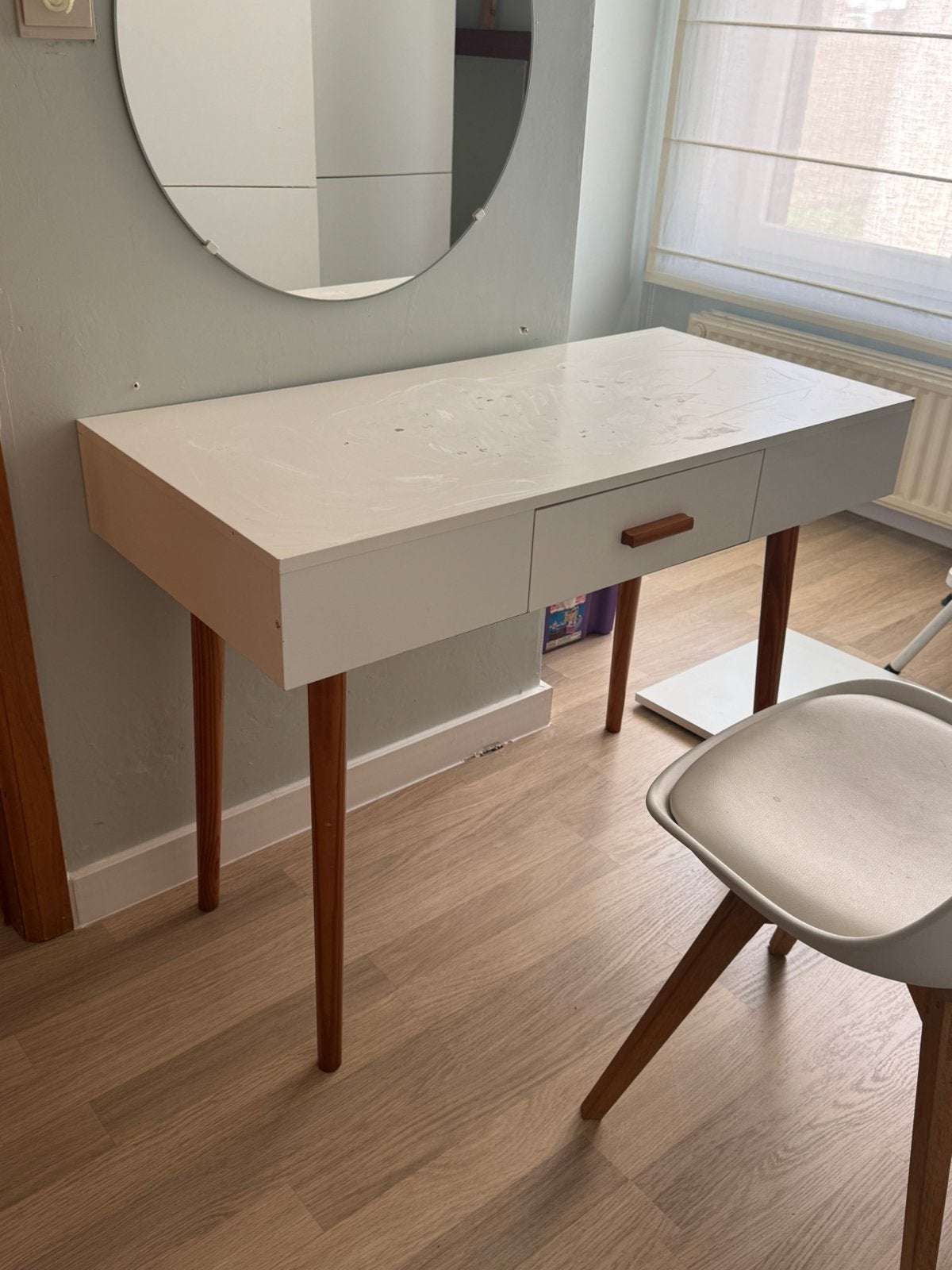 Klein bureautje / kaptafel gratis af te halen, Ophalen, Zo goed als nieuw