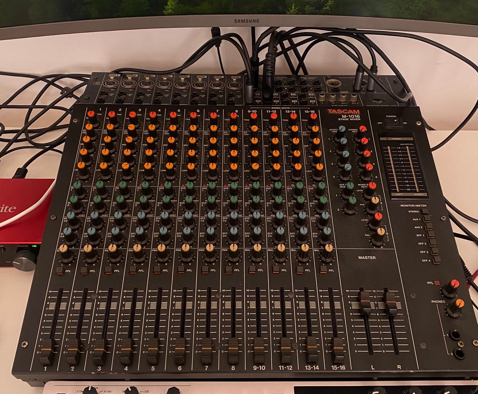Tascam M-1016 + custom flightcase, Muziek en Instrumenten, Mengpanelen, Ophalen, Zo goed als nieuw, 10 tot 20 kanalen, Microfooningang