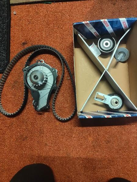 Kit distribution + pompe à   1.6 HDI / TDCi — Neuf —, Autos : Pièces & Accessoires, Moteurs & Accessoires, Enlèvement, Neuf, Citroën