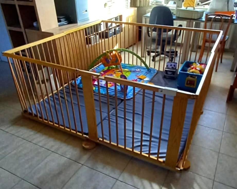 Groot kinderpark in hout met VALMAT, Ophalen, Zo goed als nieuw, Vierkant, Boxkleed