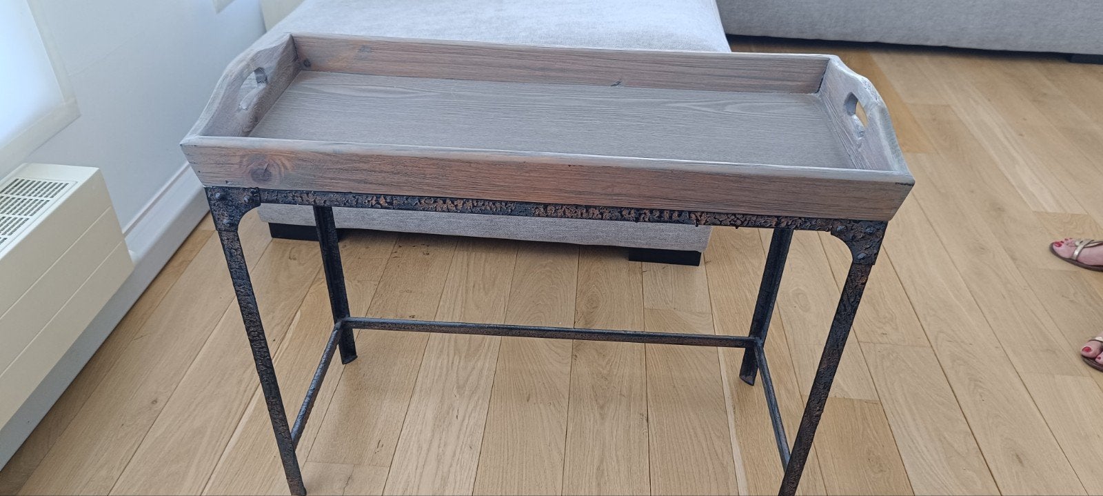 Desserte, structure métallique, plateau amovible en bois, Enlèvement
