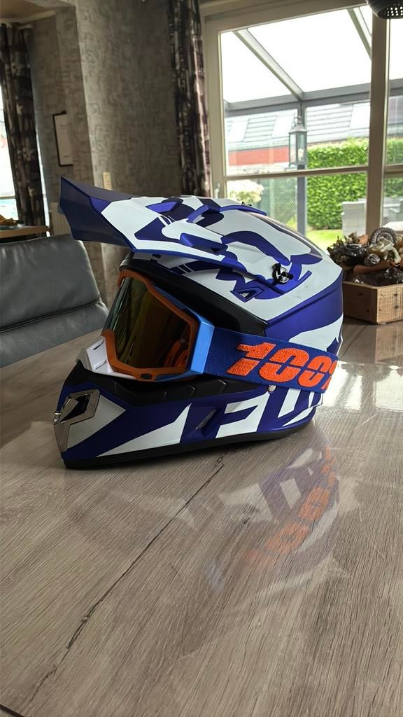 Crossmotor helm Fox V1, Motoren, Ophalen