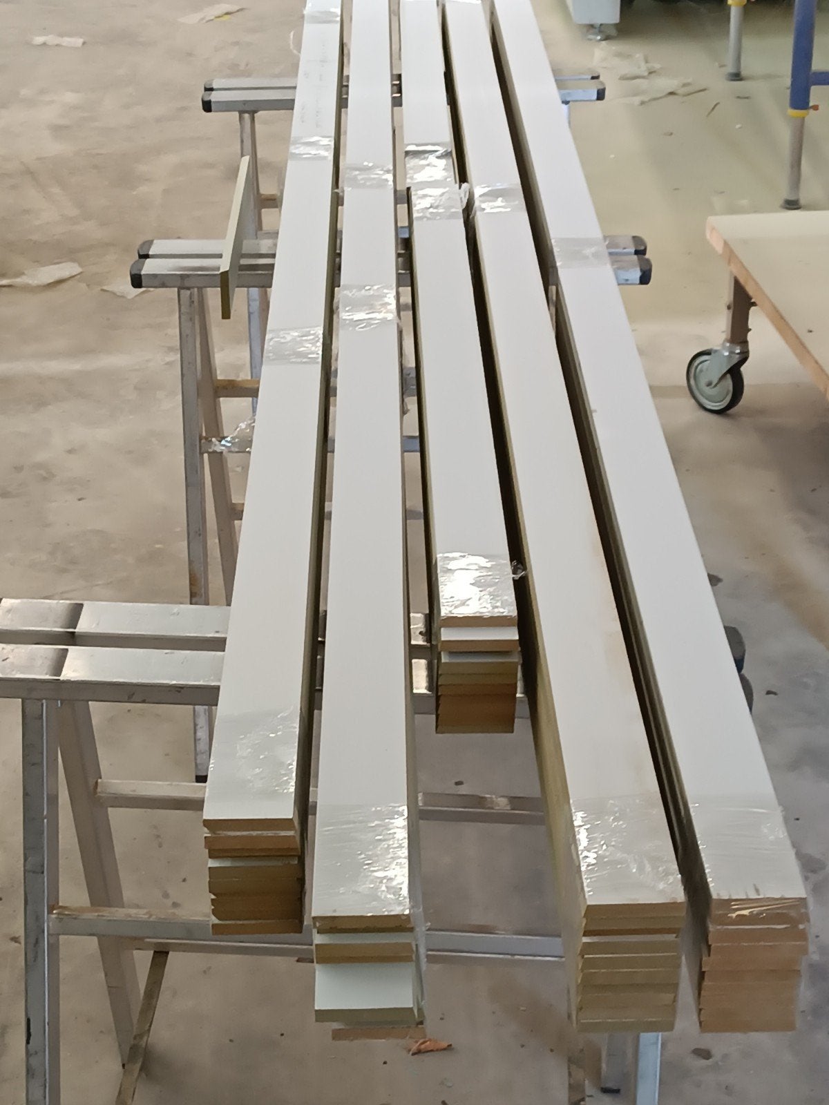 plinten inMDF12 mm wit voorgelakt, Doe-het-zelf en Bouw, Ophalen, MDF, Plinten