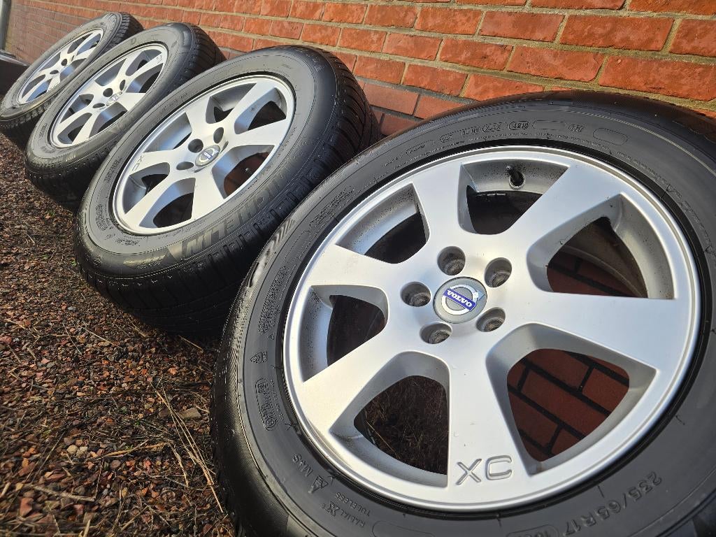 prachtige VOLVO velgen + 4 goede michelin banden 235/65 R17, Auto-onderdelen, Banden en Velgen, 17 inch, 235 mm, Winterbanden