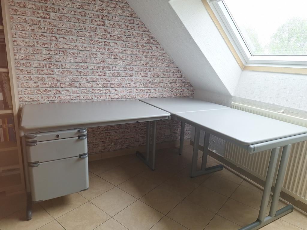 Hoekbureau, Enlèvement, Bureau d'angle
