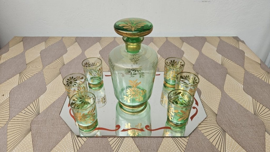 Glazen karafset met 6 glaasjes op spiegelplateau, Ophalen