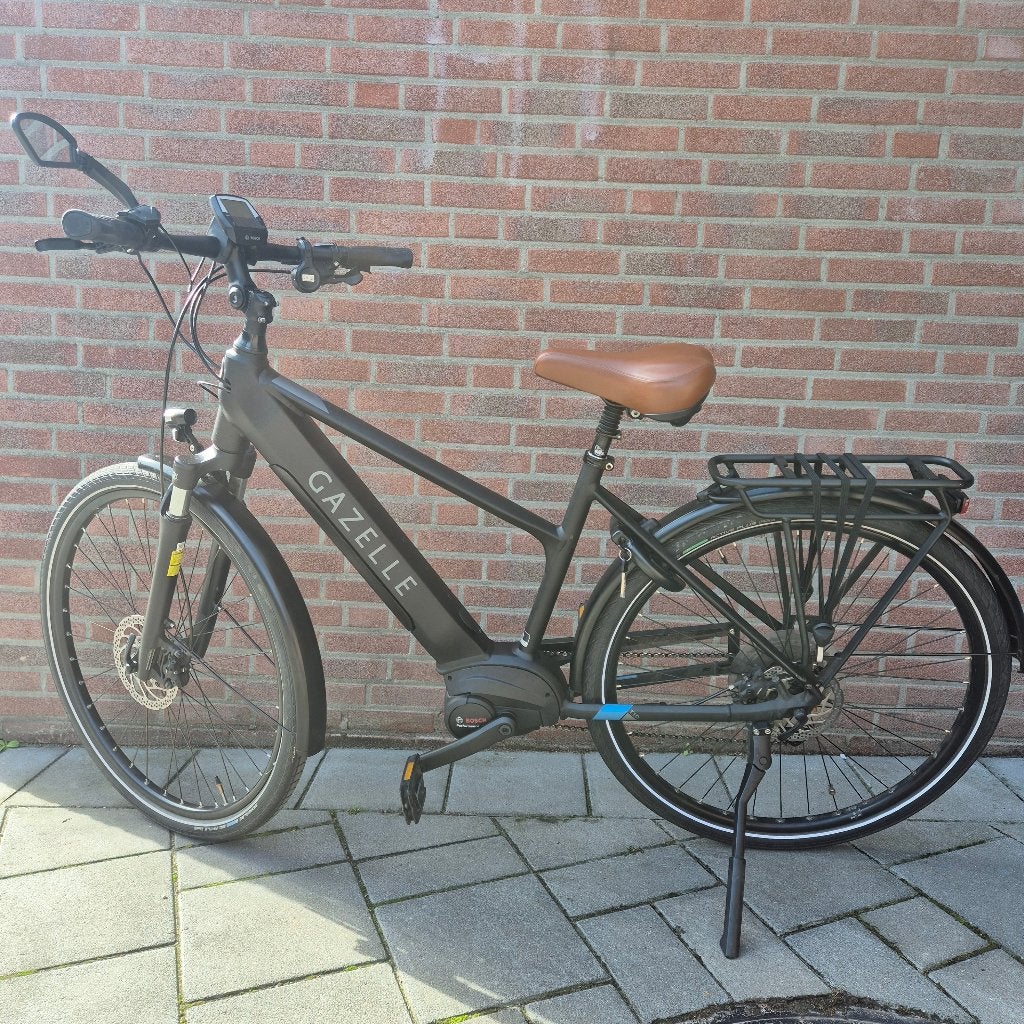 Gazelle Medeo met Bosch motor, Ophalen, Zo goed als nieuw, 47 tot 51 cm, 50 km per accu of meer