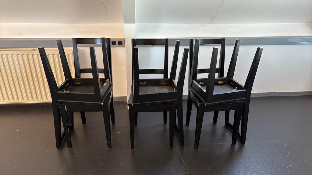 6 zwarte houten stoelen, Huis en Inrichting, Complete eetkamers, Ophalen, Gebruikt