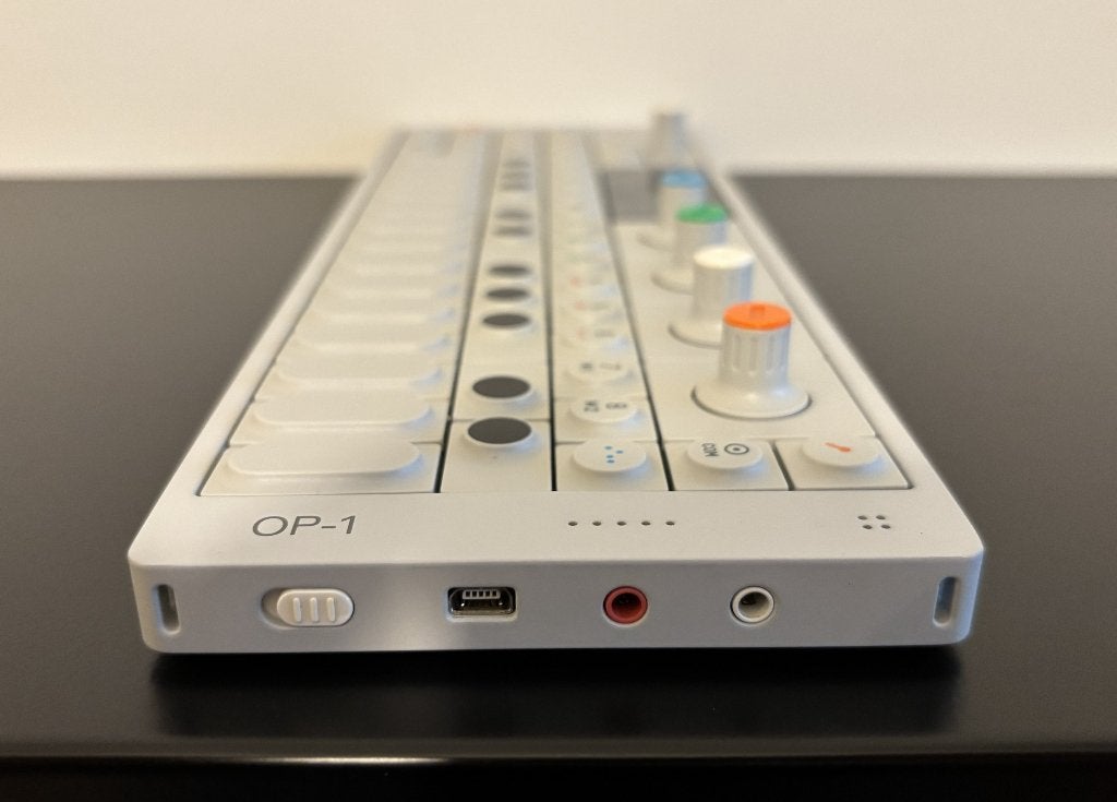 Teenage Engineering OP-1 synth (originele versie), Muziek en Instrumenten, Synthesizers, Zo goed als nieuw, Overige aantallen