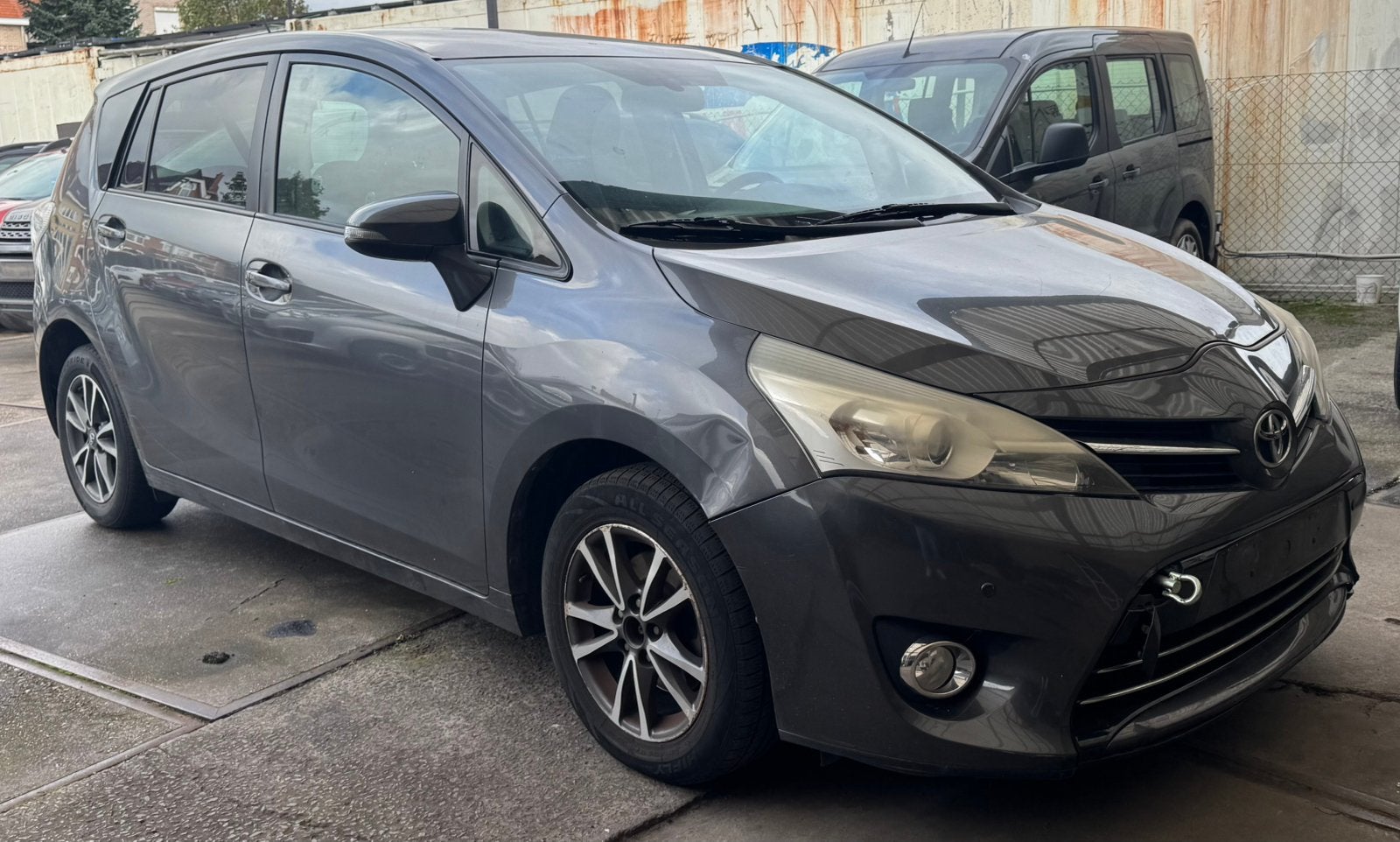 Toyota Verso 1.6 D-4D Skyview 7 zitplaatsen//kapotte motor, Voorwielaandrijving, Euro 5, 4 cilinders, 7 zetels