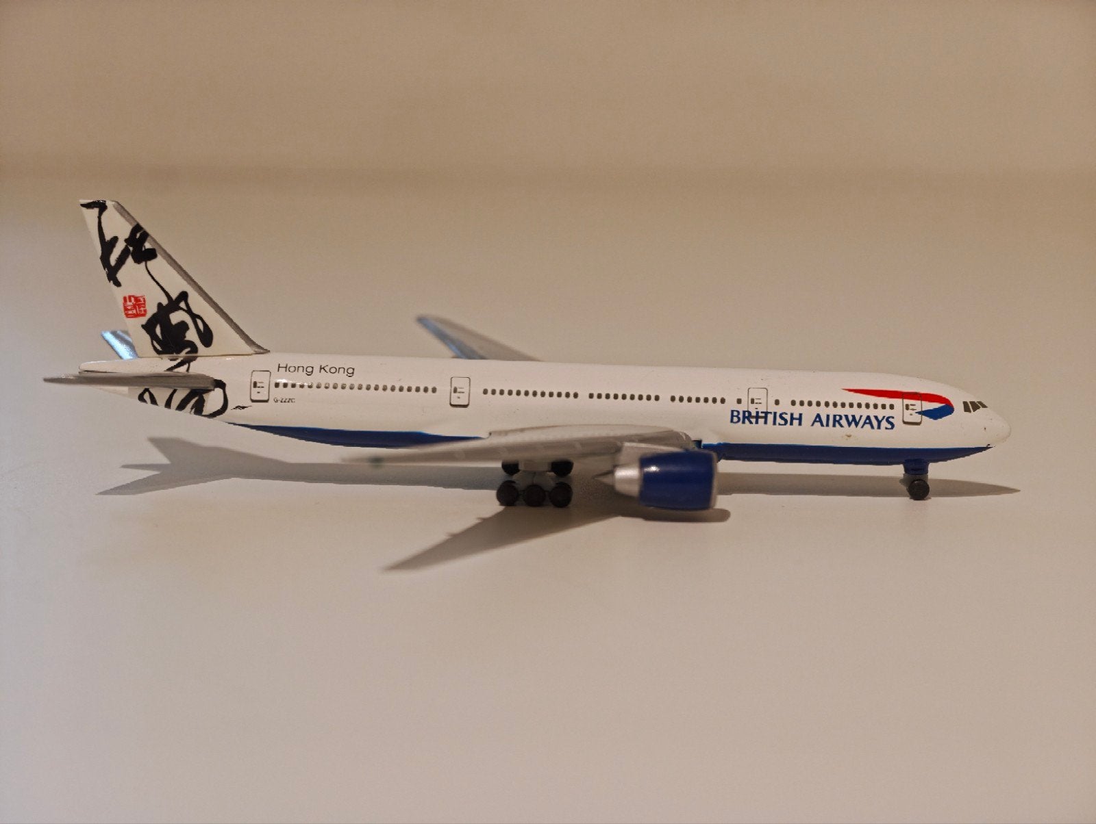 Herpa Wings British Airways Boeing 777-200 1:500 (G-ZZZC Hon, Collections, Aviation, Enlèvement ou Envoi, Utilisé, Modèle réduit