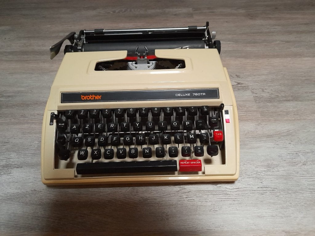 Handmatige Schrijfmachine met hoes // Brother deluxe 760 TR, Ophalen, Gebruikt