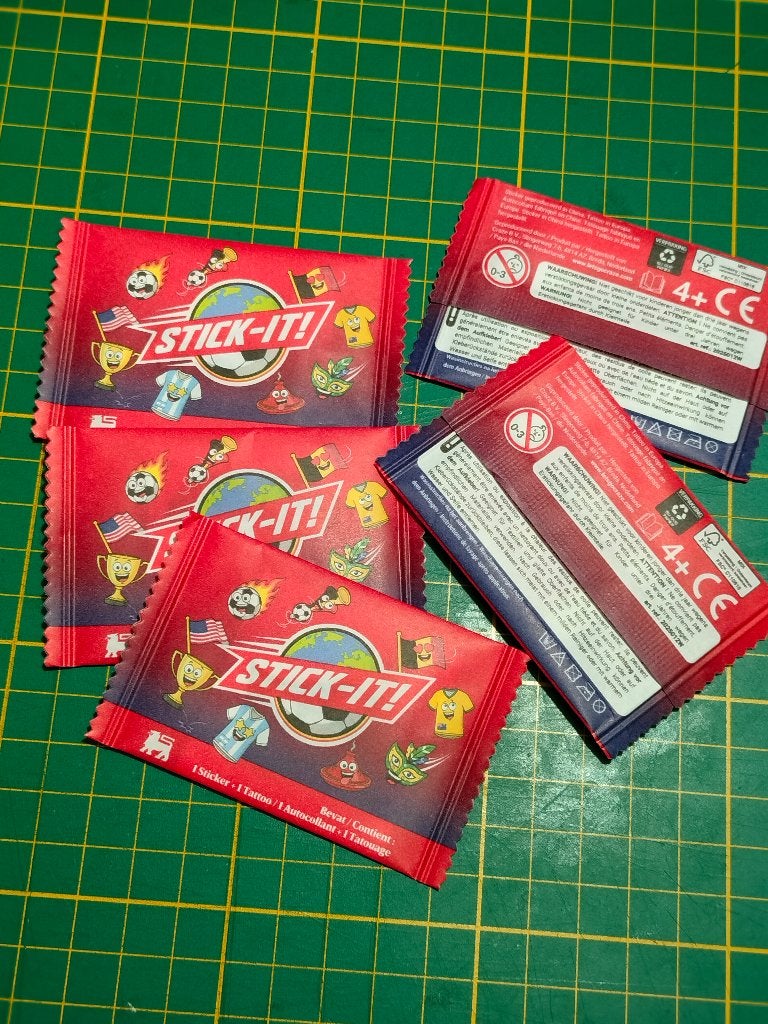8 gesloten pakjes stickers stick-it voetbal Delhaize duivels, Ophalen of Verzenden