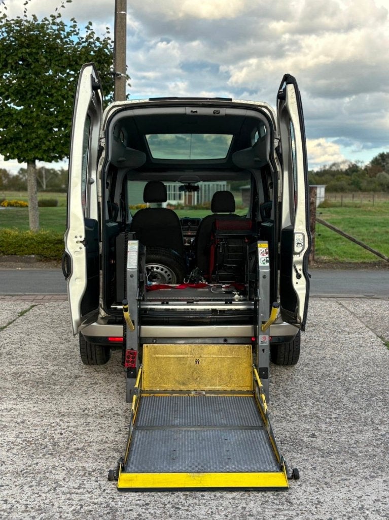 ♿️️Fiat Doblo 1.6D Automaat Rolstoellift Invalide Tpmr, Auto's, Automaat, Euro 5, Monovolume, Doblo