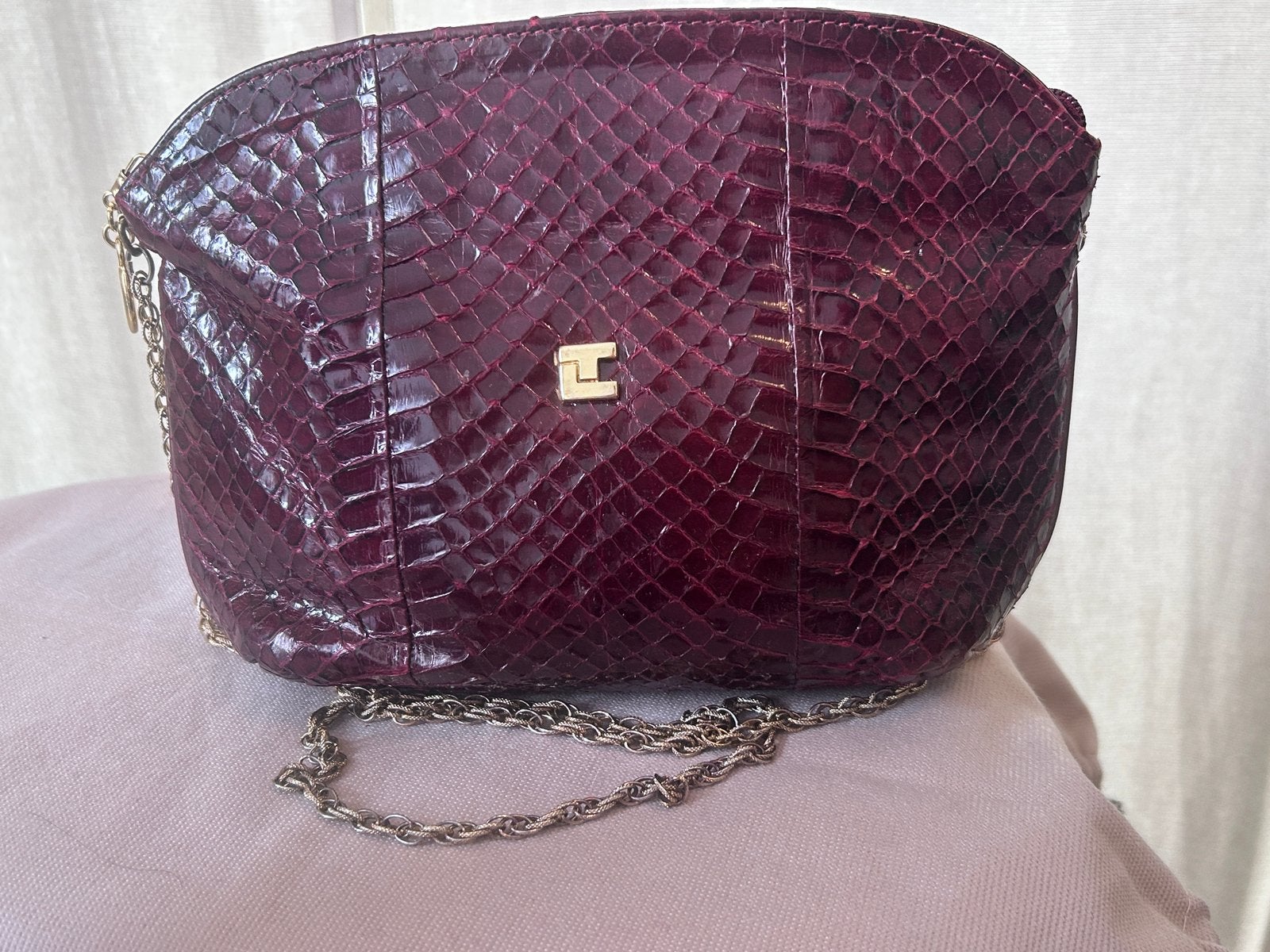 Ted Lapidus sac a main cuir de serpent bordeaux, Bijoux, Sacs & Beauté, Sacs | Sacs Femme, Enlèvement ou Envoi, Comme neuf, Sac à main