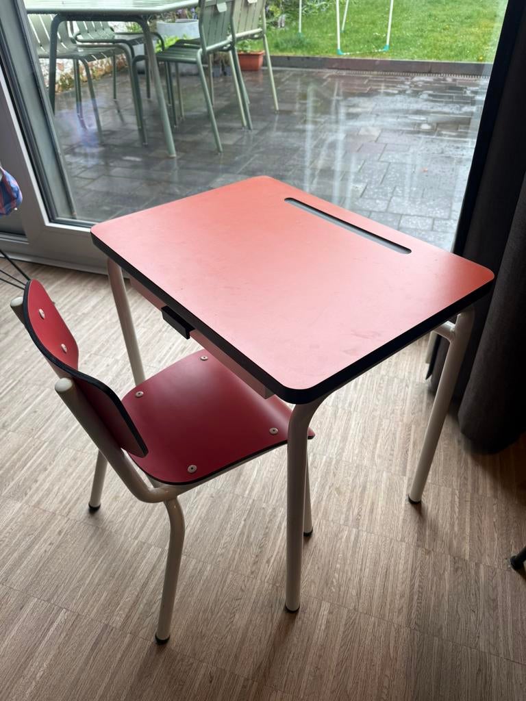 Kinder bureau + stoel Les Gambettes, Kinderen en Baby's, Kinderkamer | Tafels en Stoelen, Ophalen, Gebruikt
