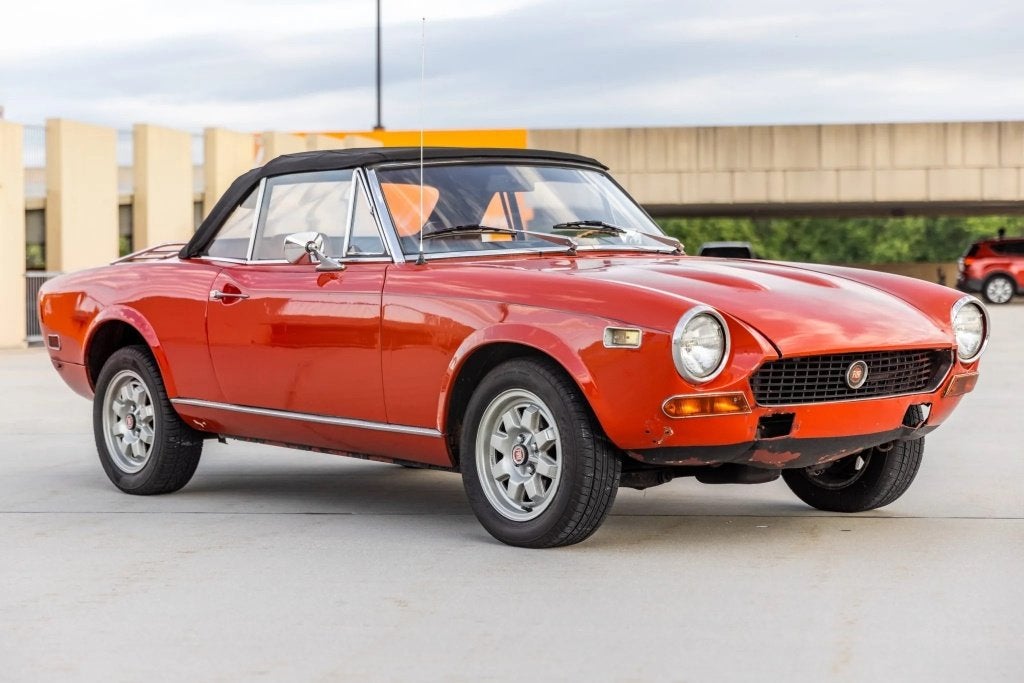 1973 Fiat 124 spider cs 1973, Autos, Rouge, Cabriolet, Boîte manuelle, Toit ouvrant