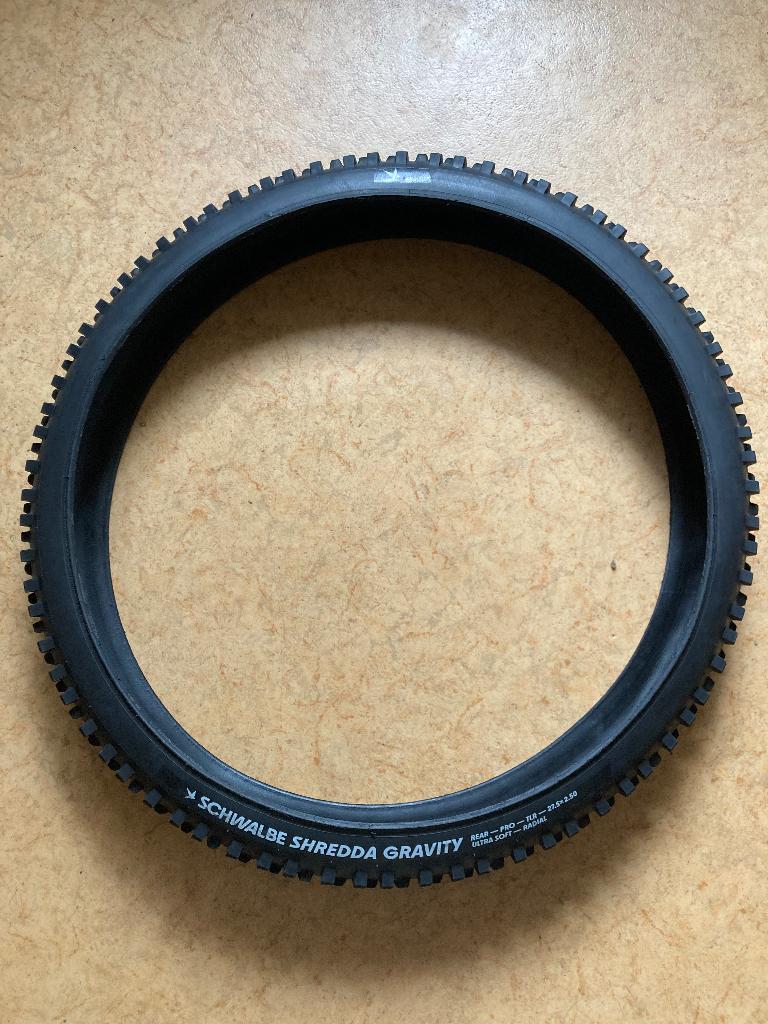 SCHWALBE SHREDDA  27.5X2.50 GRAVITY PRO  ULTRASOFT RADIAL TR, Enlèvement ou Envoi