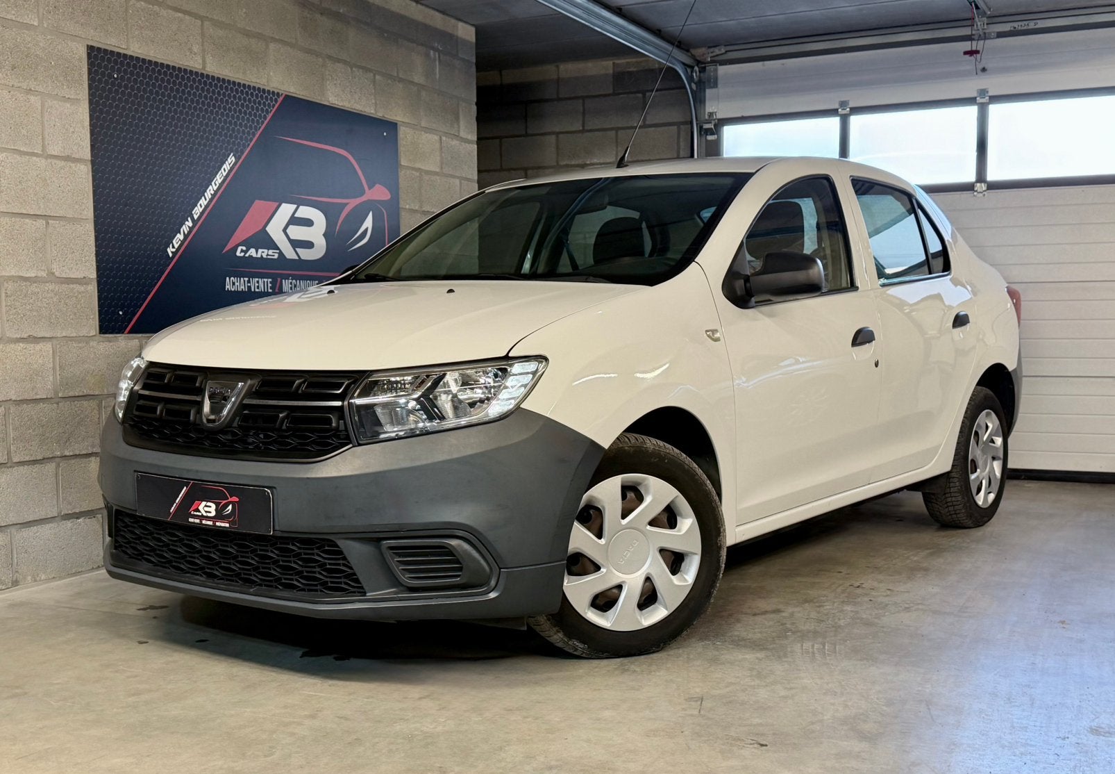 Dacia Logan • 70.000 Kms • 2017 • 2017 • 1.0 73PK • Benzine, Auto's, Dacia, Voorwielaandrijving, Dealer onderhouden, Stof, Bedrijf