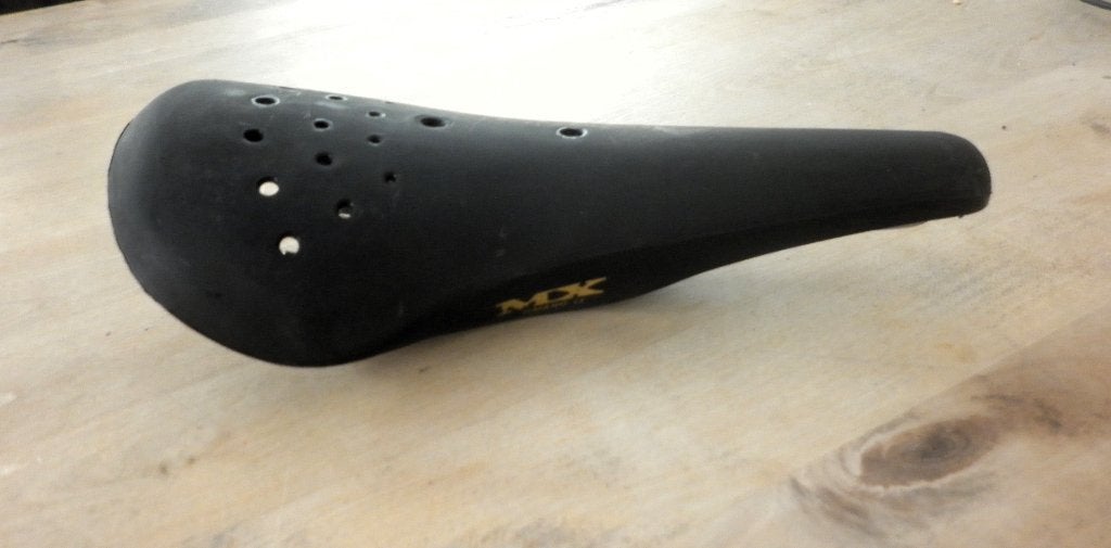 Selle BMX Gt Mongoose Mx Shiang & Crochets pieds Nos Ale, Vélos & Vélomoteurs, Enlèvement ou Envoi, BMX, Selle