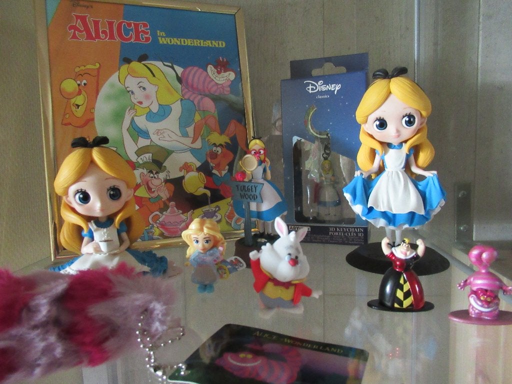 figurines et autres "Alice au pays des merveilles", Enlèvement ou Envoi, Comme neuf
