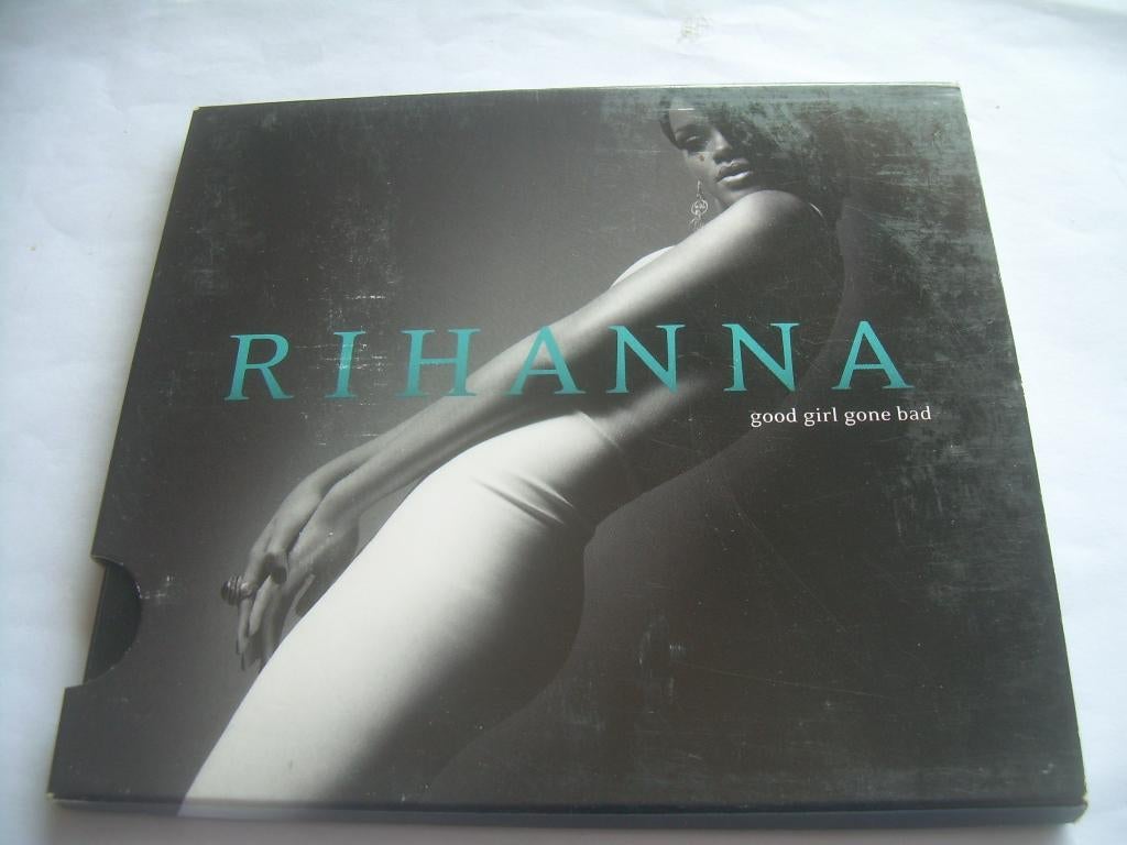 CD - RIHANNA - UNE BONNE FILLE EST DEVENUE MAUVAISE, CD & DVD, CD | Dance & House, Enlèvement ou Envoi, Comme neuf, Dance populaire