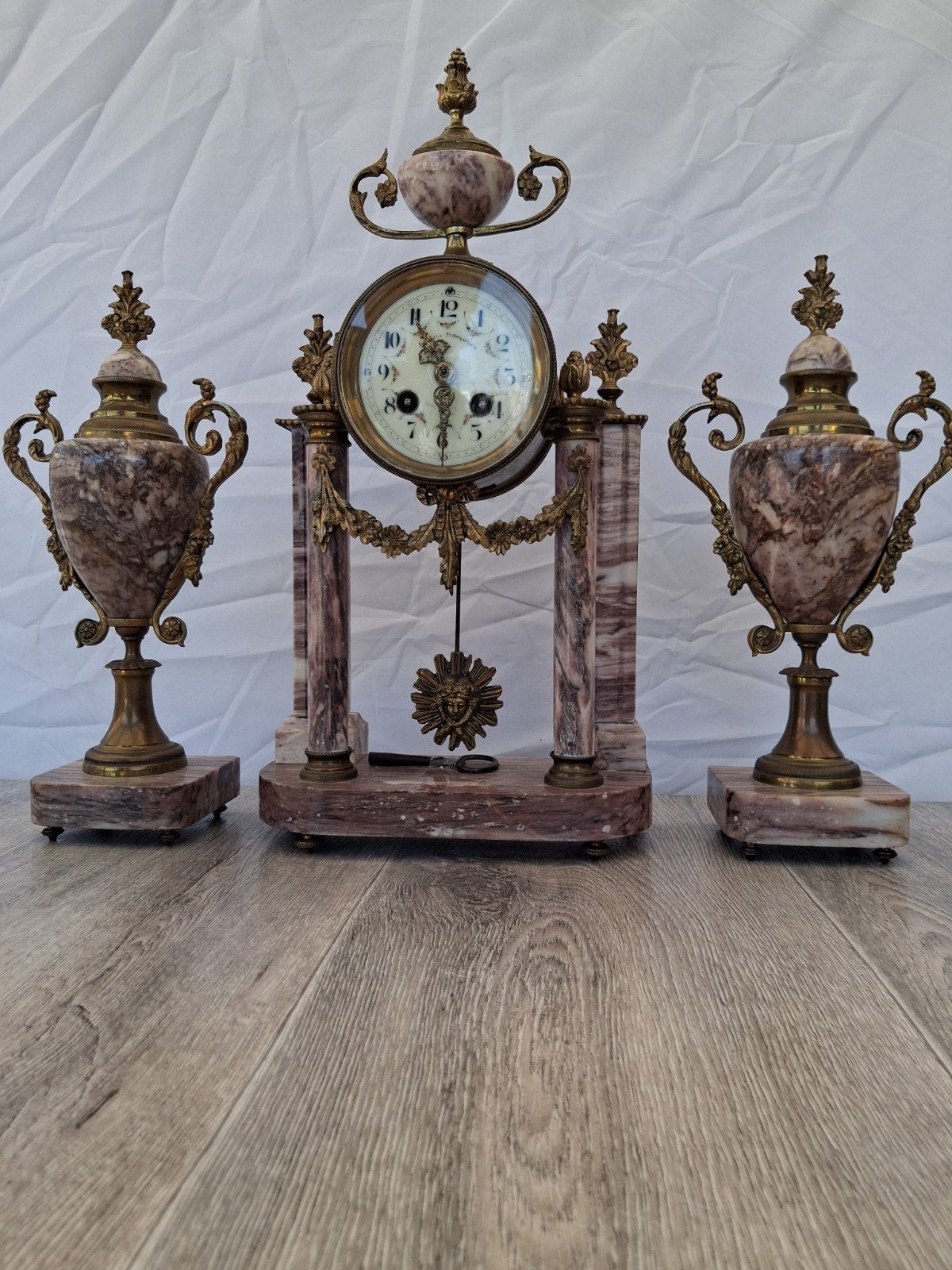 marmeren 3 delig schouwgarnituur met klok, Ophalen