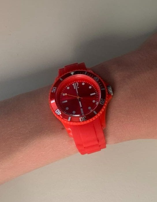 Rood Belgacom horloge rood nooit gebruikt zie beschrijving, Enlèvement, Comme neuf, Rouge, Belgacom