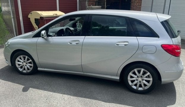 Mercedes B180  *uitzonderlijk*   33.767 km !!!  *nieuwstaat*, Auto's, Euro 5, Zwart, 4 cilinders, Bedrijf