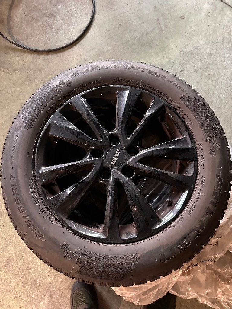 17" zwarte OXXO-velgen met winterbanden, Auto-onderdelen, Banden en Velgen, Banden en Velgen, 17 inch, Terreinwagen, Gebruikt