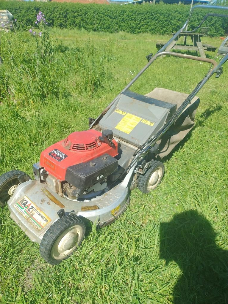 Tondeuse à gazon autotractée Kaaz LM484 avec moteur Honda, Enlèvement