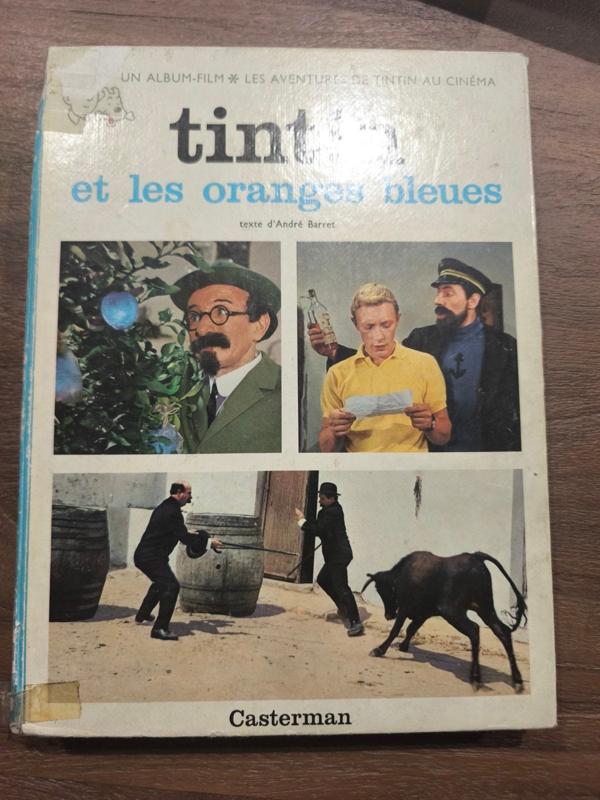 Tintin et les oranges bleues, Boeken, Ophalen